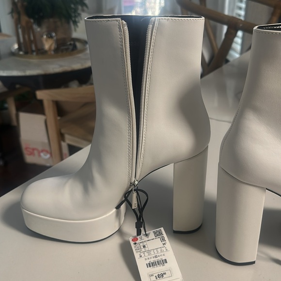 Fashionsble White Women's Boots - Picture 4 of 6